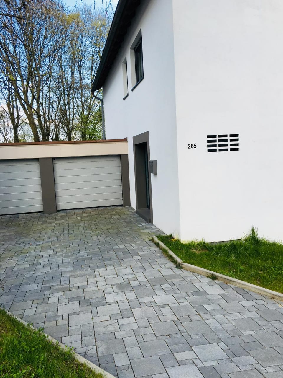 Property building, Facade/entrance