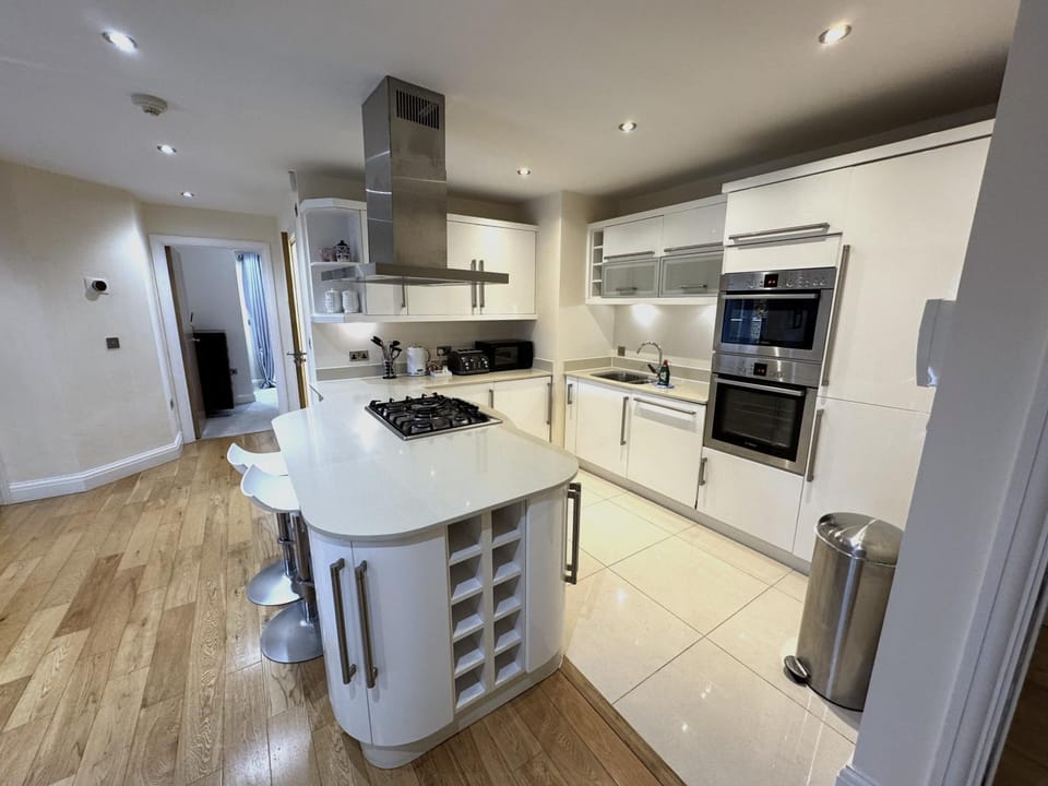 Kitchen or kitchenette, Dining area, dishwasher, oven