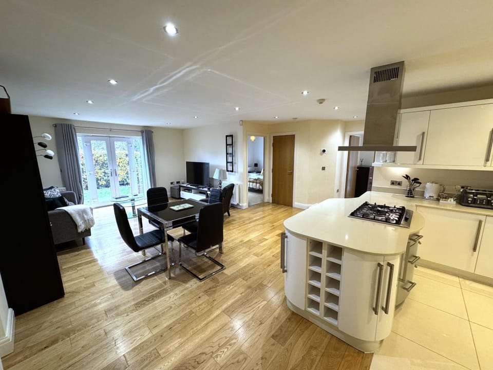 Kitchen or kitchenette, Living room, Seating area, Dining area, toaster