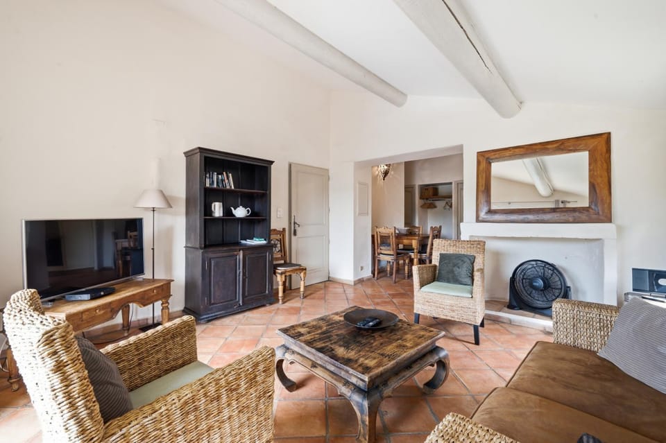 Communal lounge/ TV room, Living room