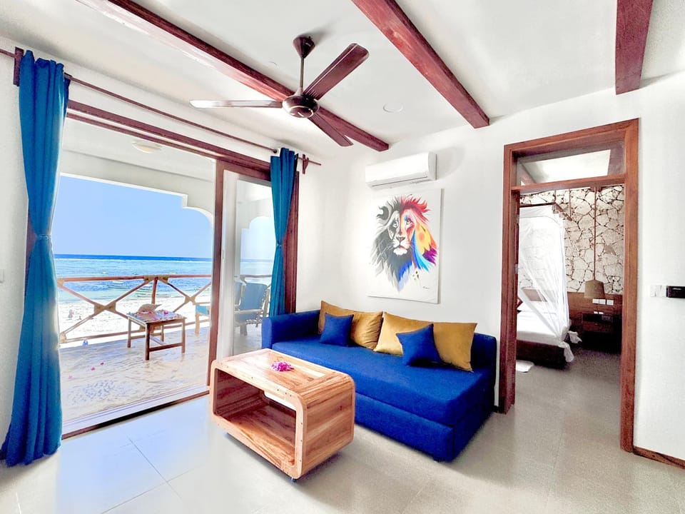 View (from property/room), Balcony/Terrace, Living room, Beach