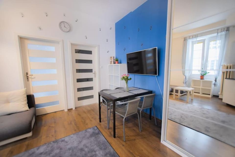 Poznanska Apartment. Great location. City Center Apartment in Warsaw