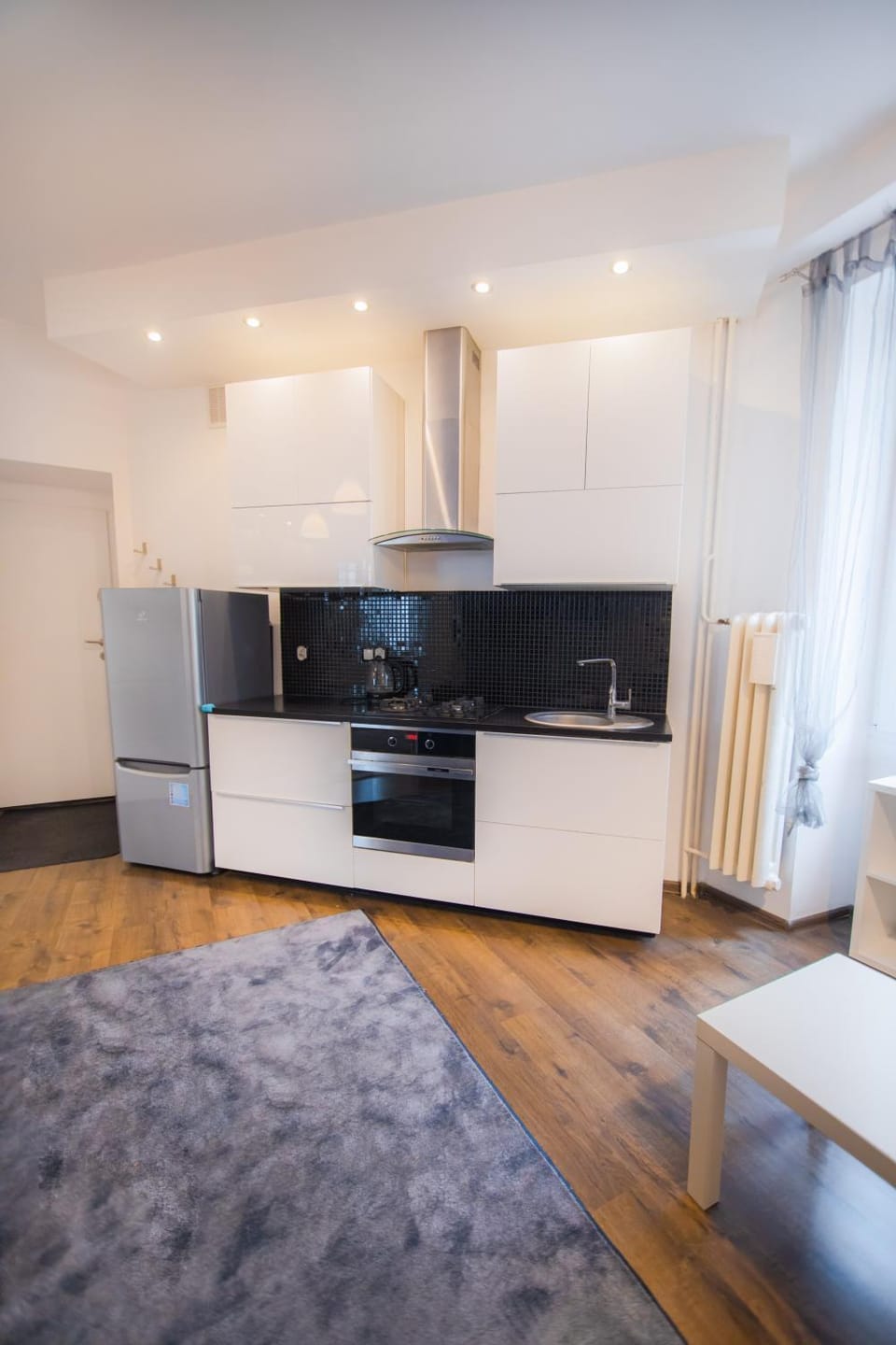 Poznanska Apartment. Great location. City Center Apartment in Warsaw