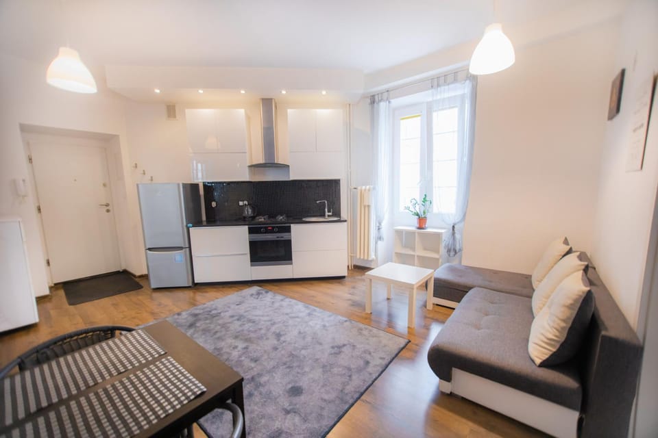 Poznanska Apartment. Great location. City Center Apartment in Warsaw