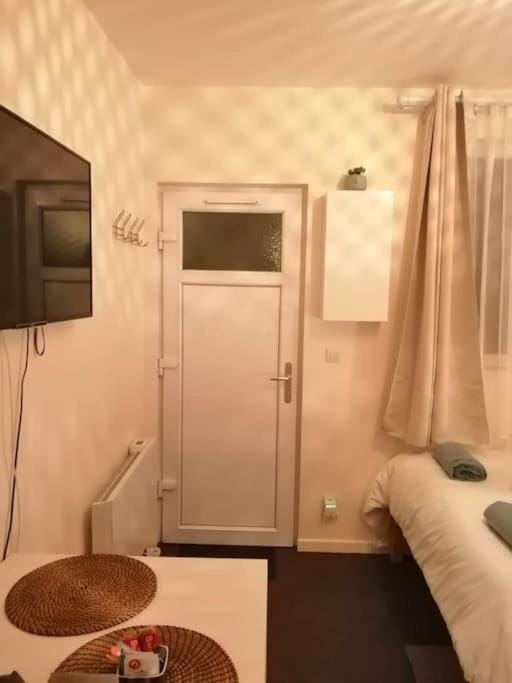 Studio Indépendant avec terrasse proche Paris Apartment in Île-de-France