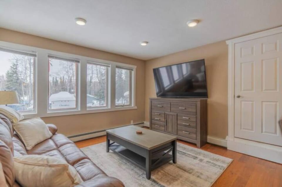 TV and multimedia, View (from property/room), Living room, Seating area