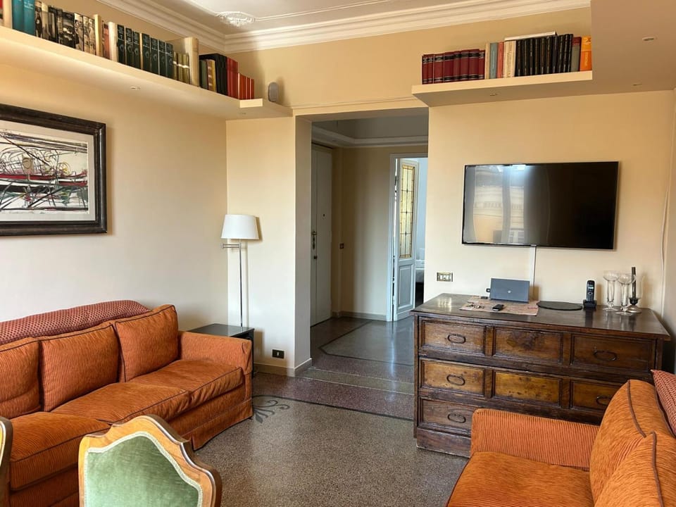 Communal lounge/ TV room