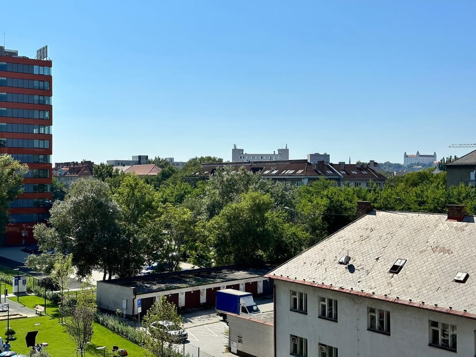 City view, Location