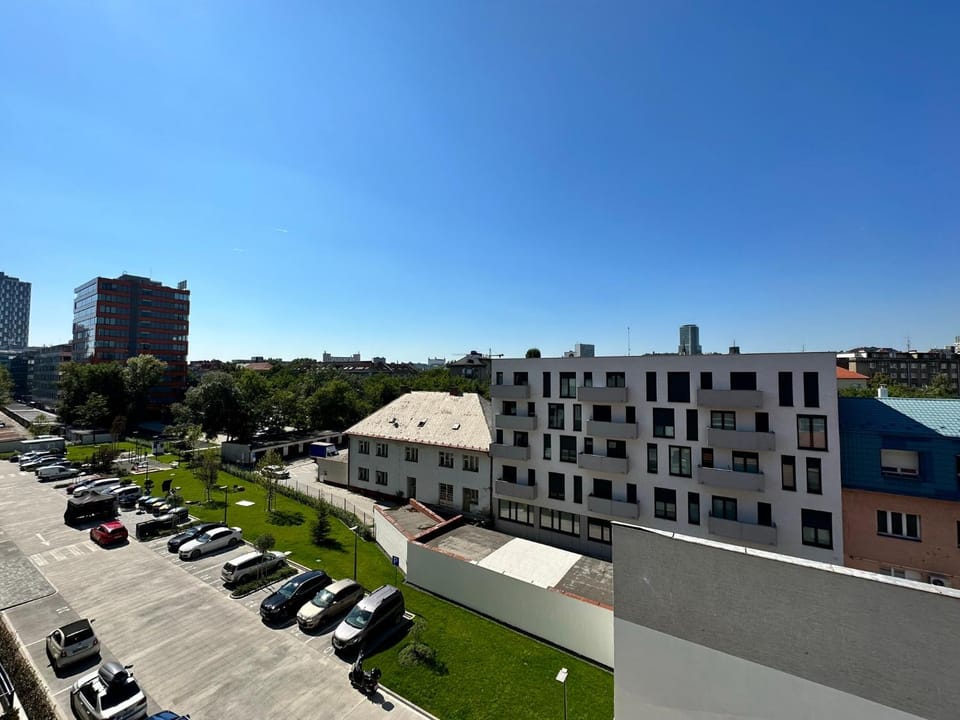 City view, Street view, Location