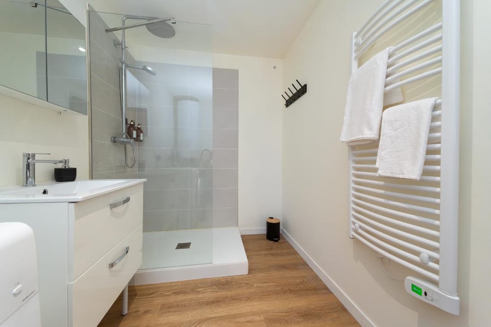 Shower, Bathroom, towels