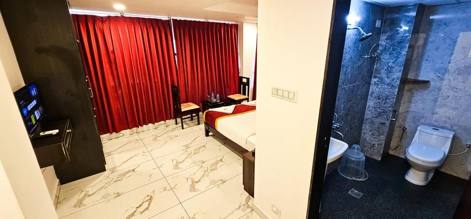 Bathroom, TV and multimedia