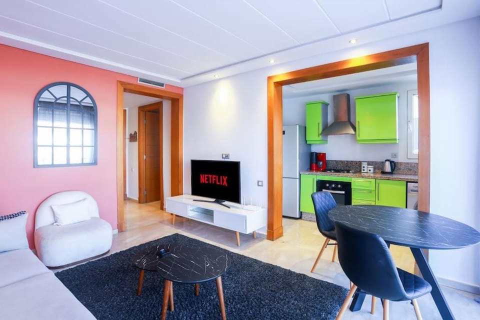 TV and multimedia, Dining area, stove