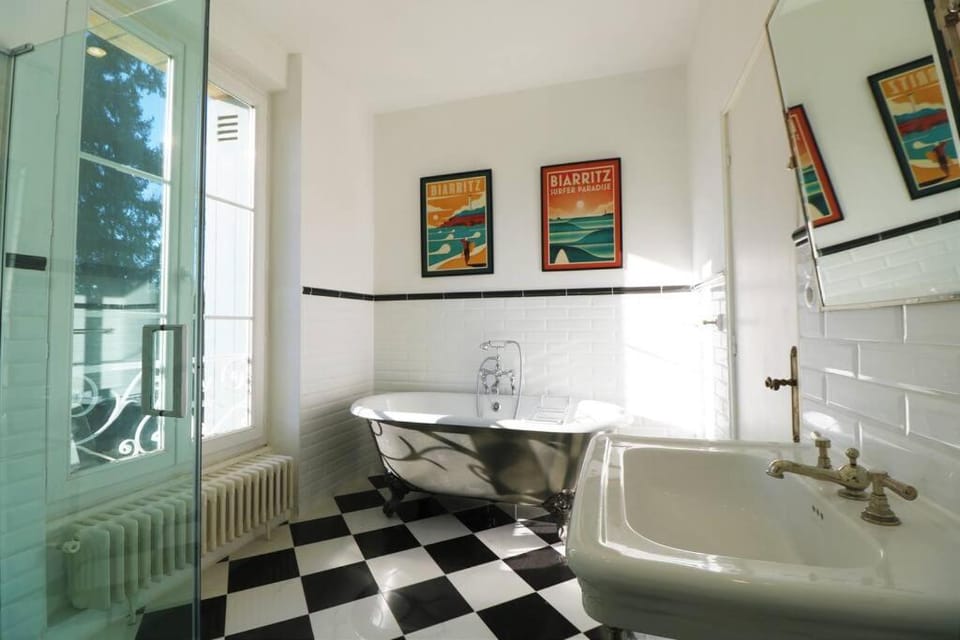 Splendid Mansion IN SARLAT with heated pool and TENNIS COURT Villa in Occitanie