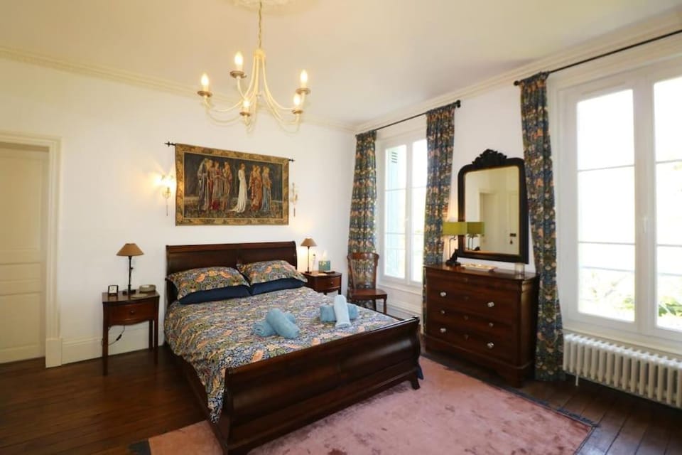 Splendid Mansion IN SARLAT with heated pool and TENNIS COURT Villa in Occitanie