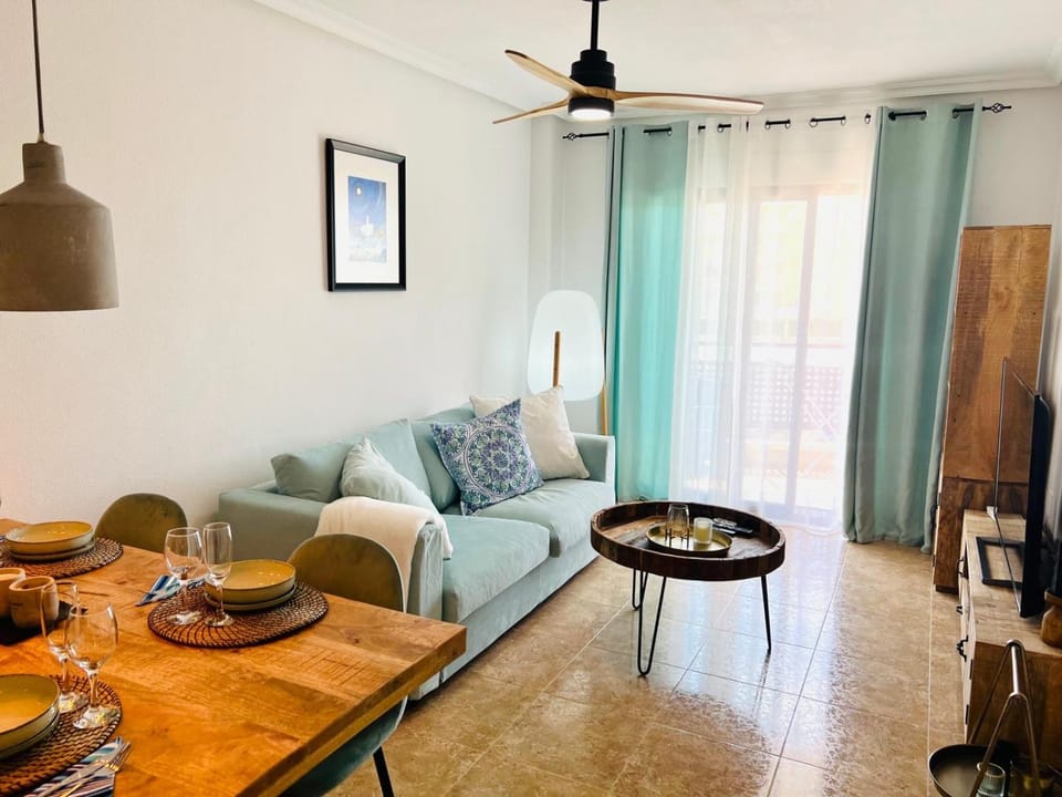 Communal lounge/ TV room, Living room, Dining area