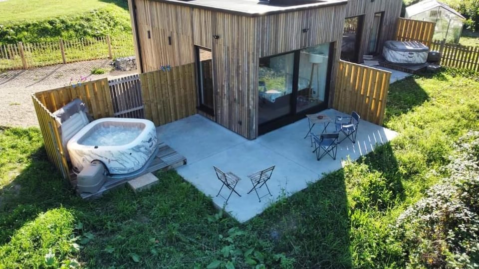Les Tiny House du Mas de Mont Bed and Breakfast in Belgium