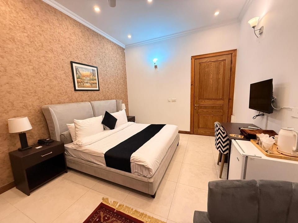 Photo of the whole room, Bedroom