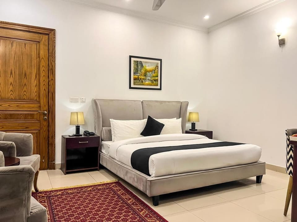 Living room, Photo of the whole room, Seating area, Bedroom