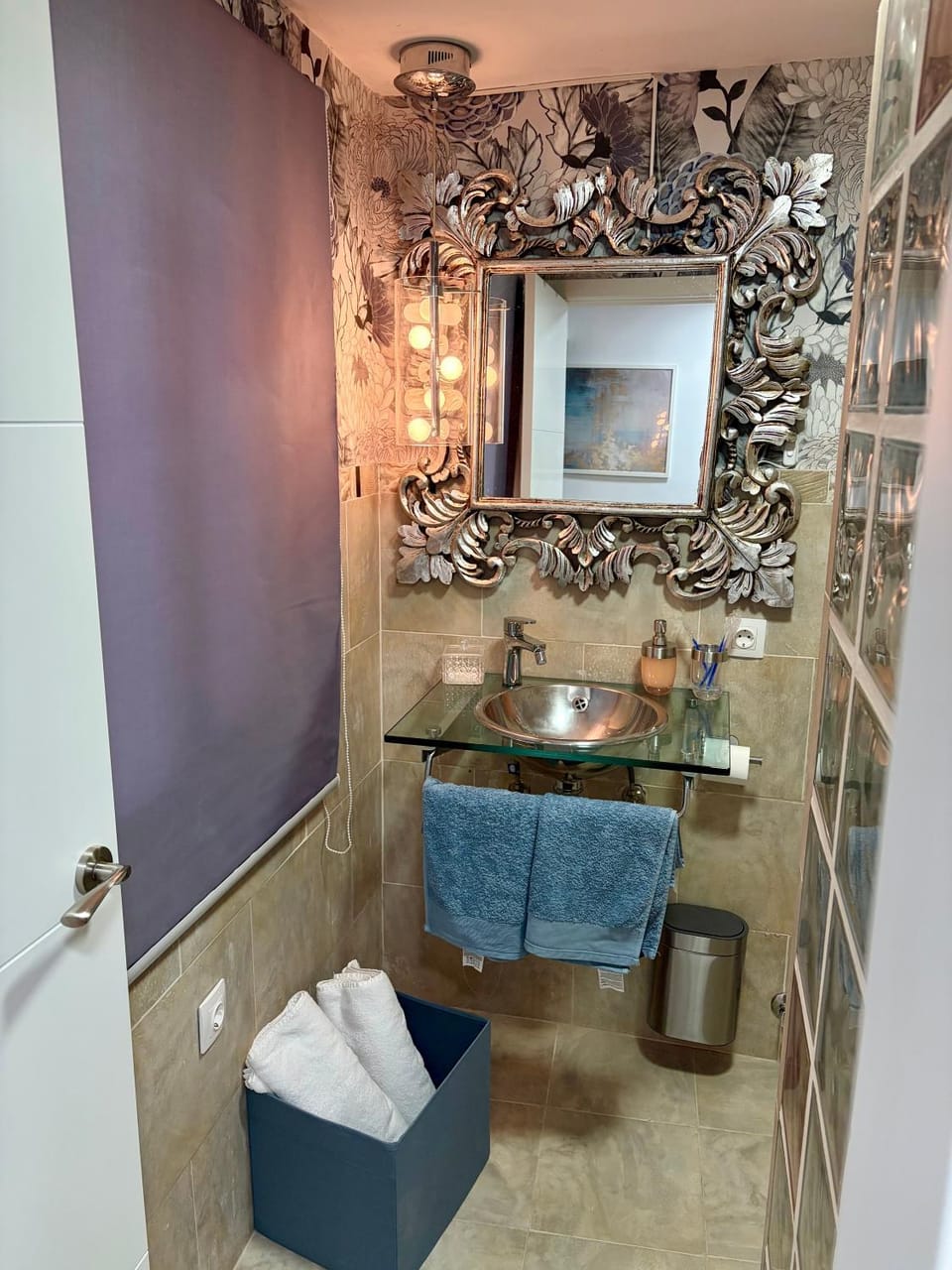 Bathroom, towels