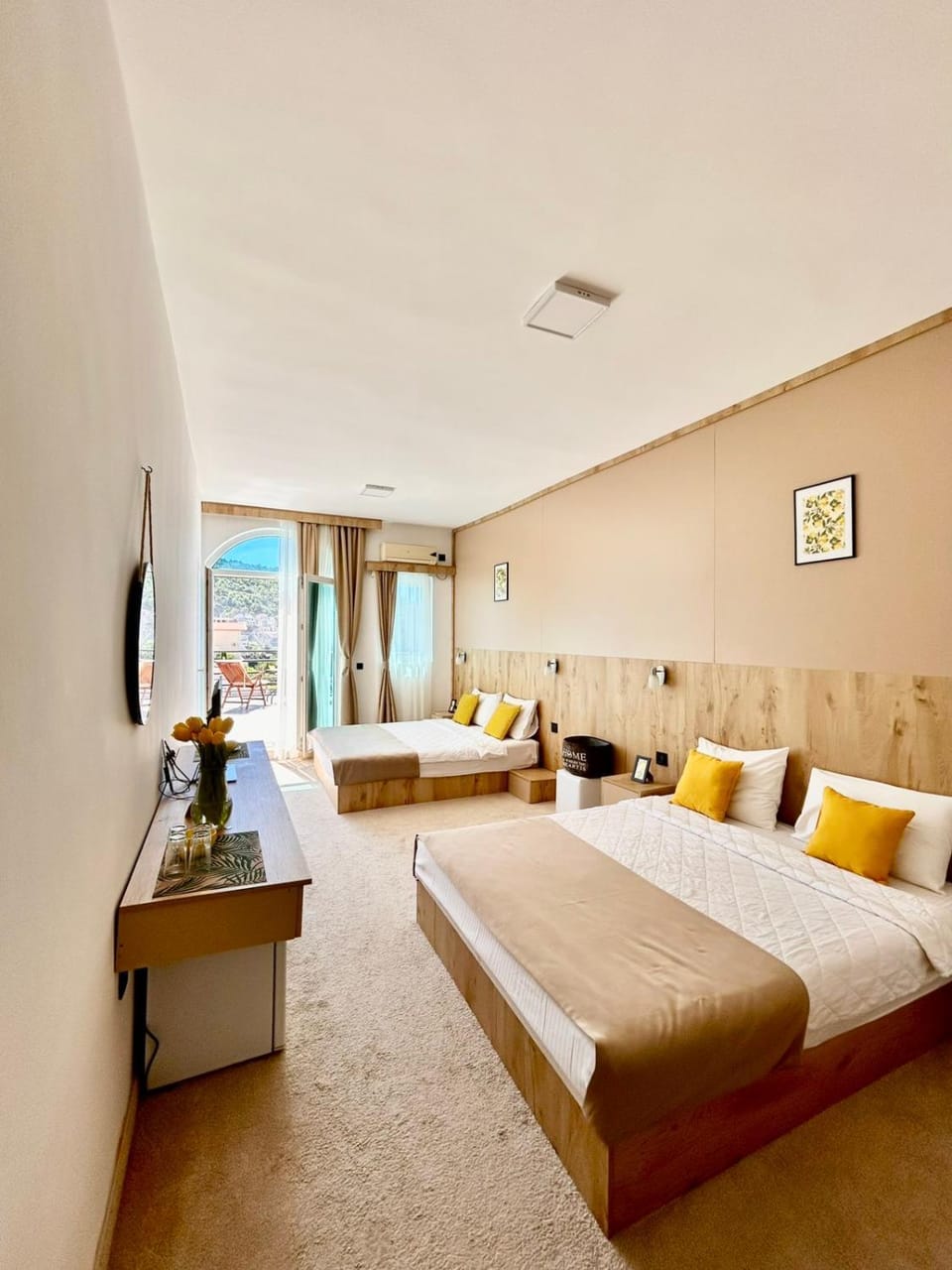 Bed, TV and multimedia, Photo of the whole room, Bedroom