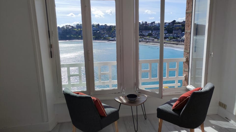 TRESTRAOU Splendide vue mer studio Apartment in Perros-Guirec