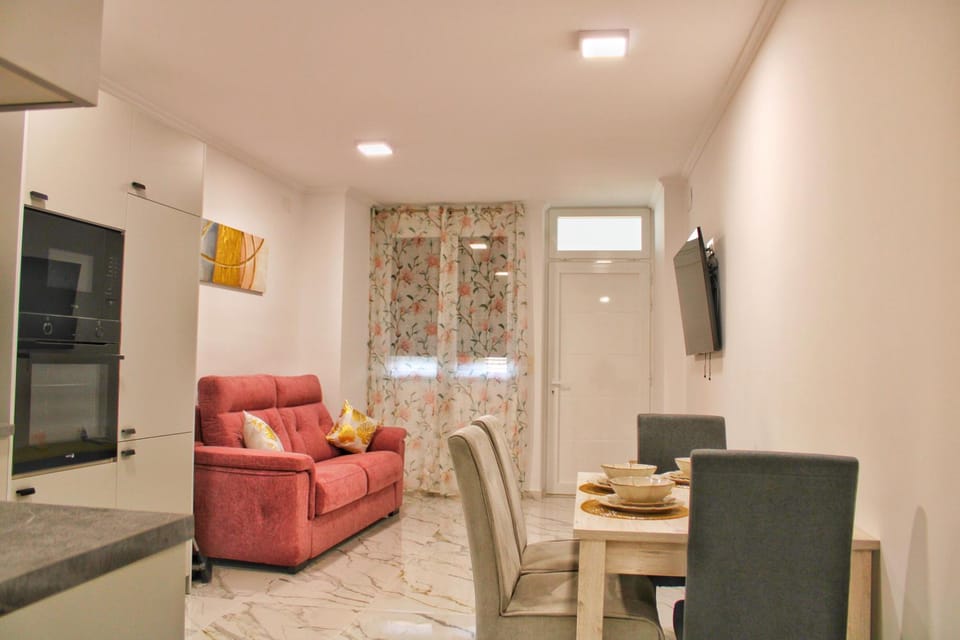 Communal lounge/ TV room, TV and multimedia, Dining area