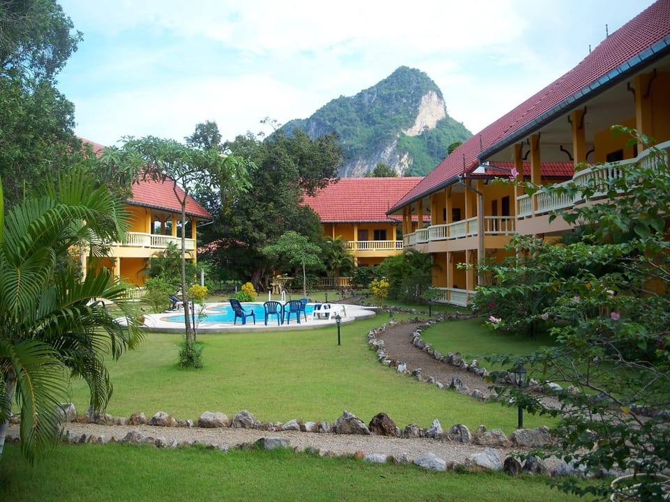 Facade/entrance, Swimming pool