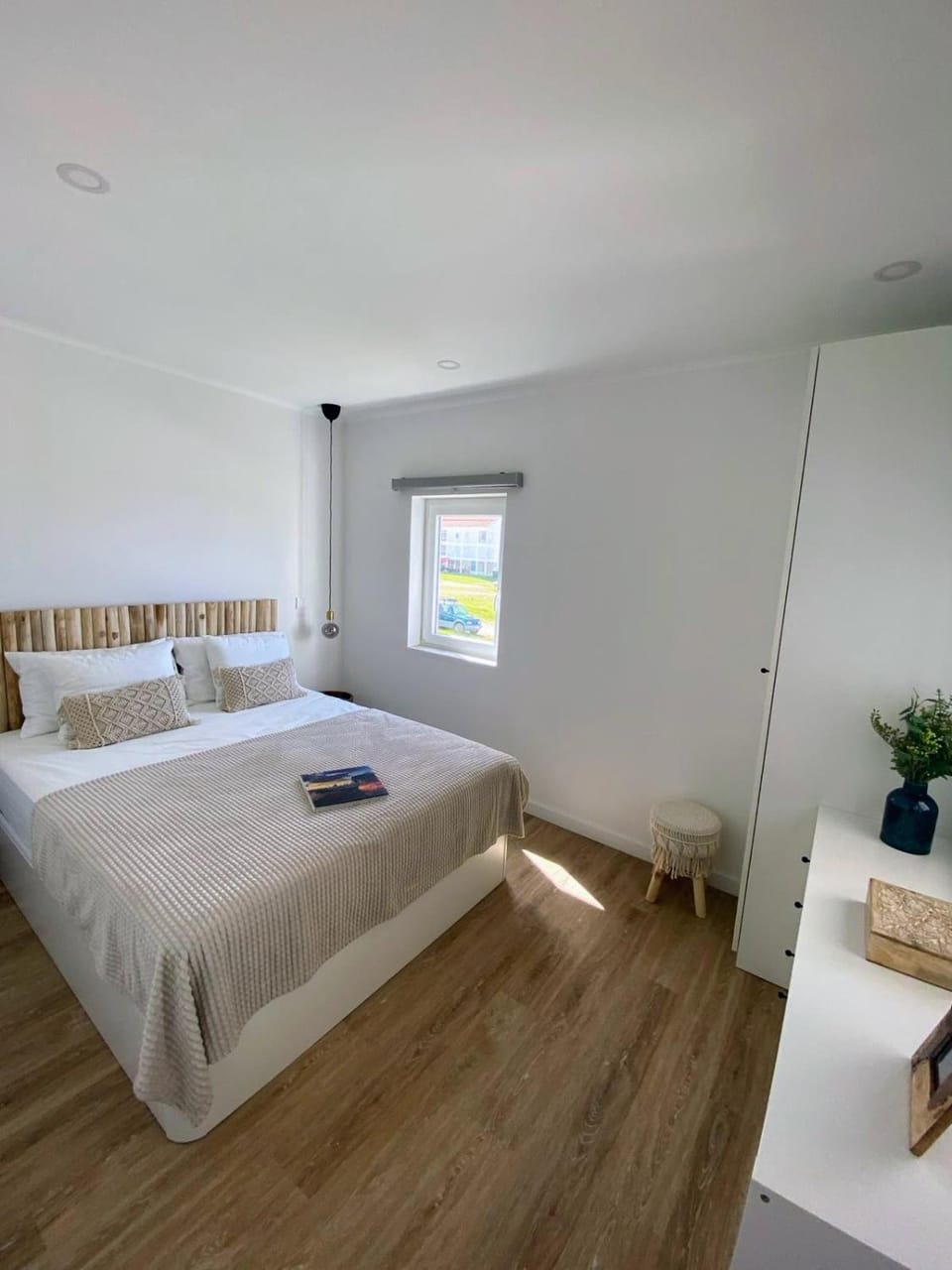 Bed, Photo of the whole room, wardrobe