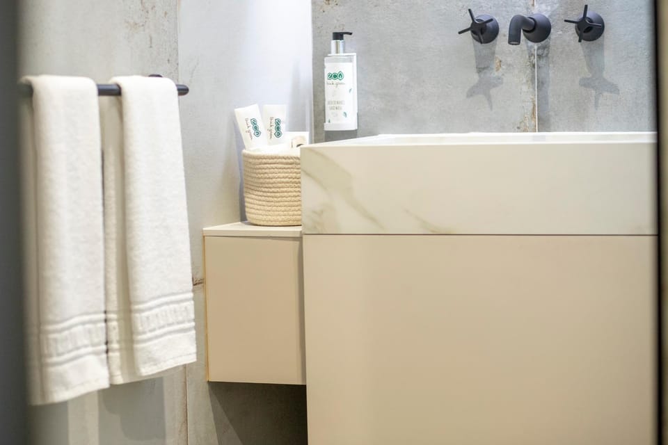 Bathroom, towels