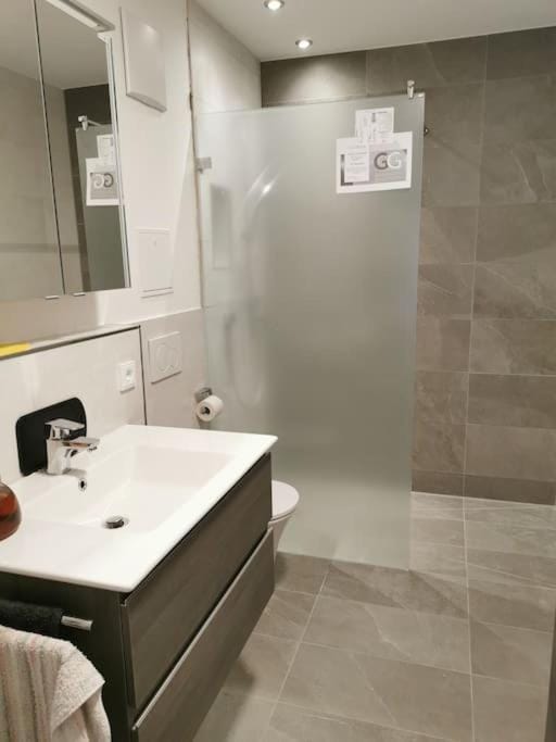 Shower, Bathroom