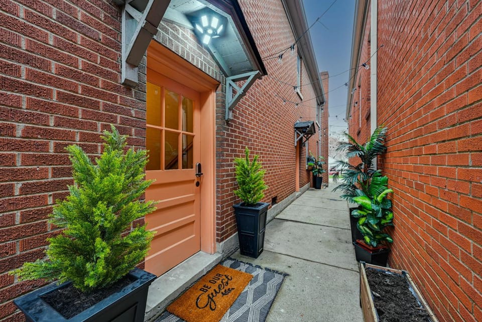Chic Elizabethtown Apartment: Walk to Downtown! Apartment in Elizabethtown
