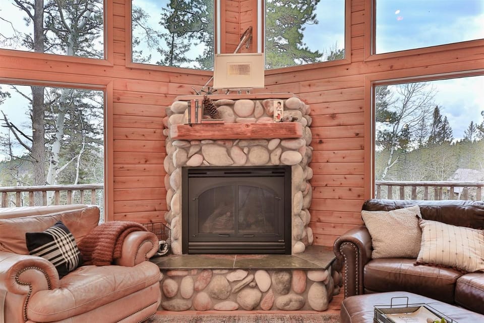 Deep Snow Trail Lodge House in North Lawrence