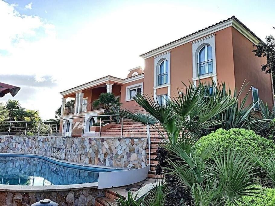 Property building, Garden, Pool view, Swimming pool