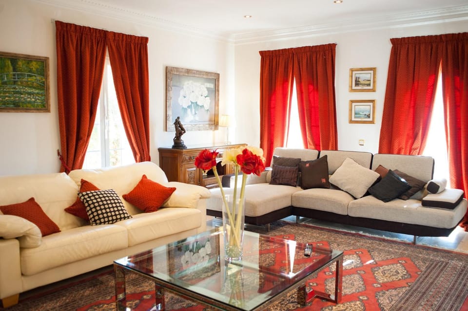 Living room, Seating area