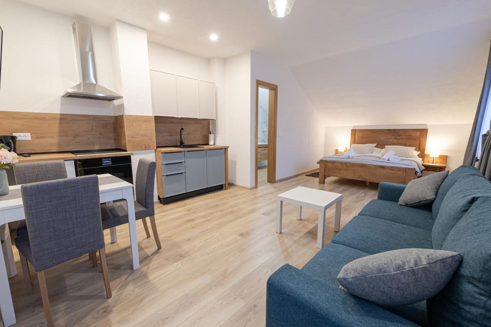 Bed, Seating area