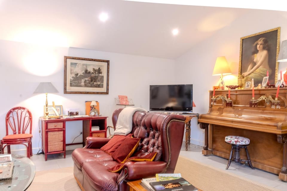 Property building, Living room