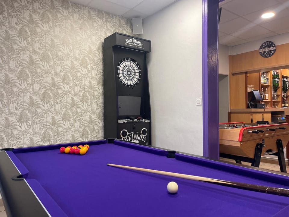Billiard, Darts, Lounge or bar