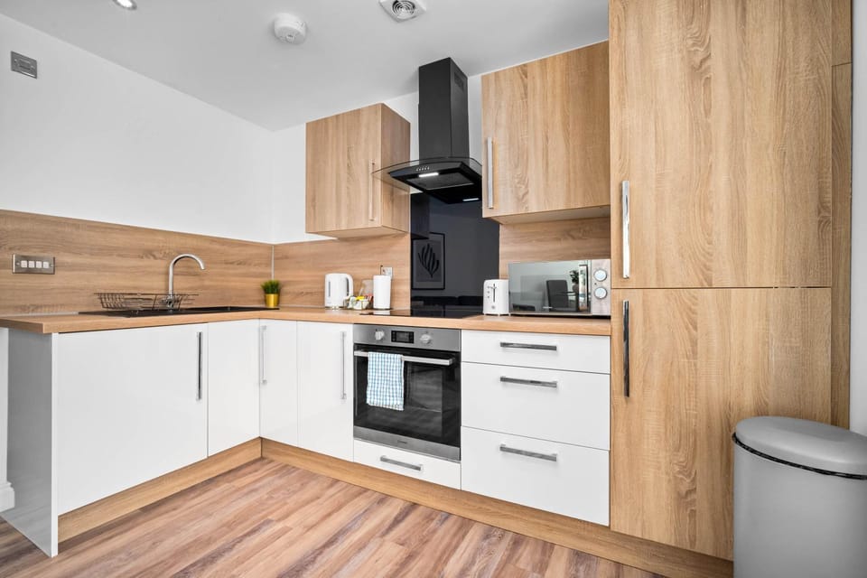 Coffee/tea facilities, Kitchen or kitchenette, oven, stove, toaster
