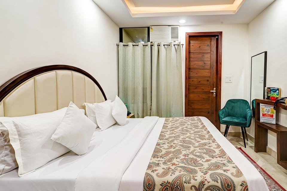 Bed, Photo of the whole room, Bedroom, wardrobe