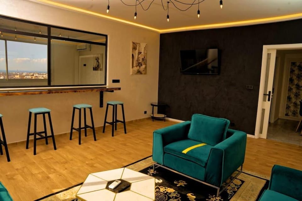 Communal lounge/ TV room, TV and multimedia, Living room, Seating area, Dining area