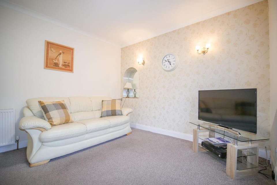 Communal lounge/ TV room, Living room