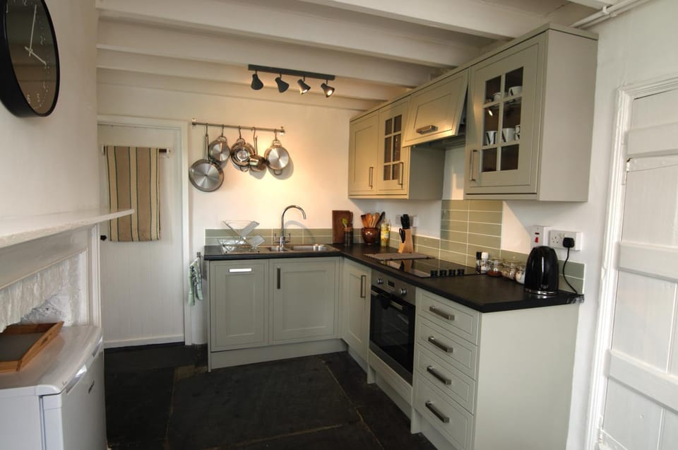 Kitchen or kitchenette, oven, stove