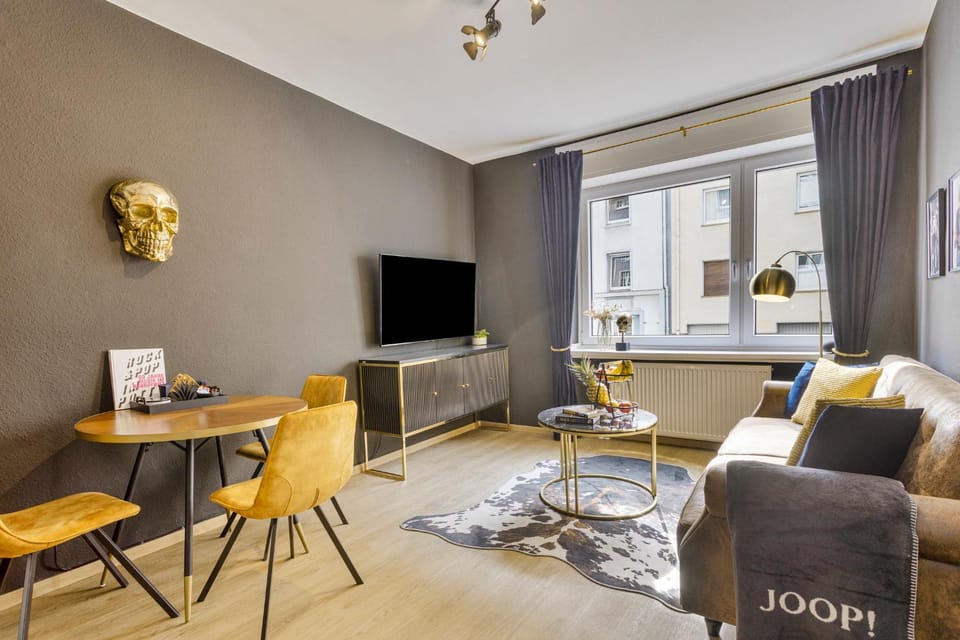 Communal lounge/ TV room, TV and multimedia, Living room, Seating area, Evening entertainment