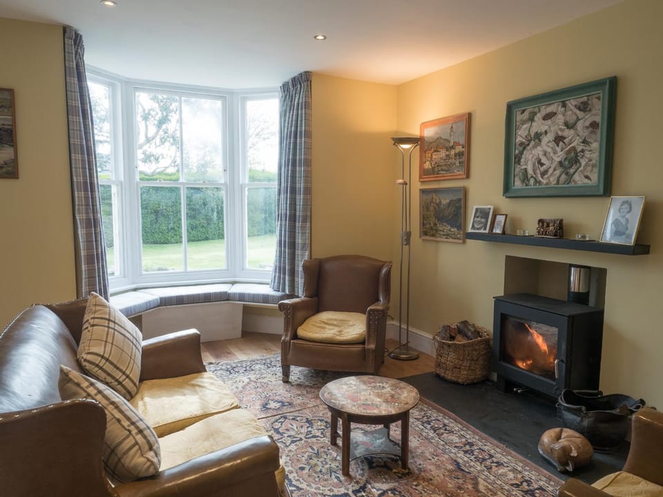 Living room, Seating area, fireplace