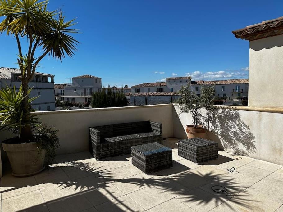 Marina 4 adultes 4 enfants piscine commune Apartment in Aigues-Mortes