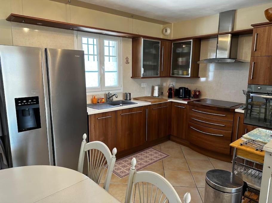 Marina 4 adultes 4 enfants piscine commune Apartment in Aigues-Mortes