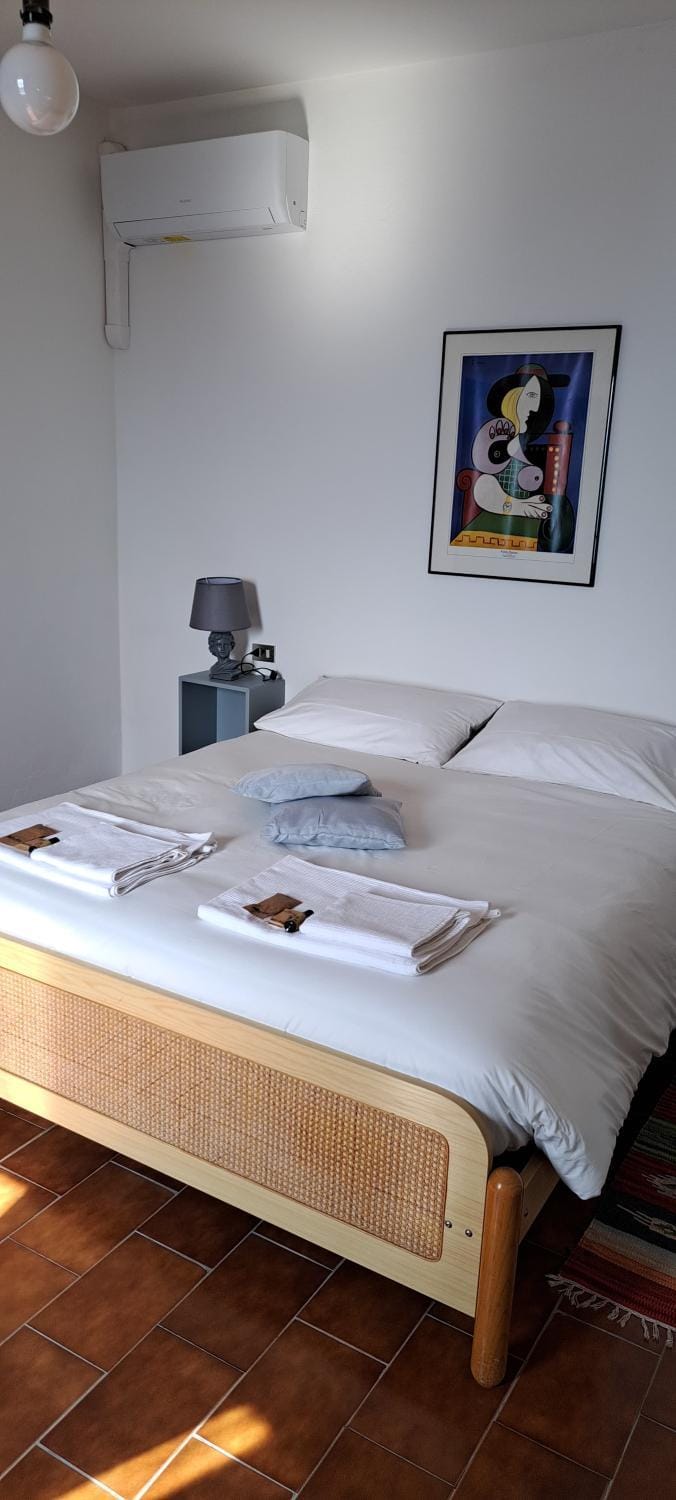 Bed, Photo of the whole room, Bedroom, towels, air conditioner