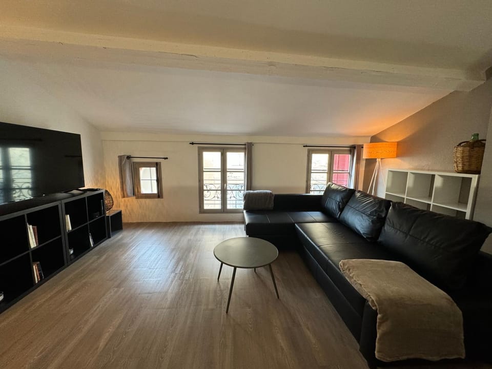 TV and multimedia, Seating area