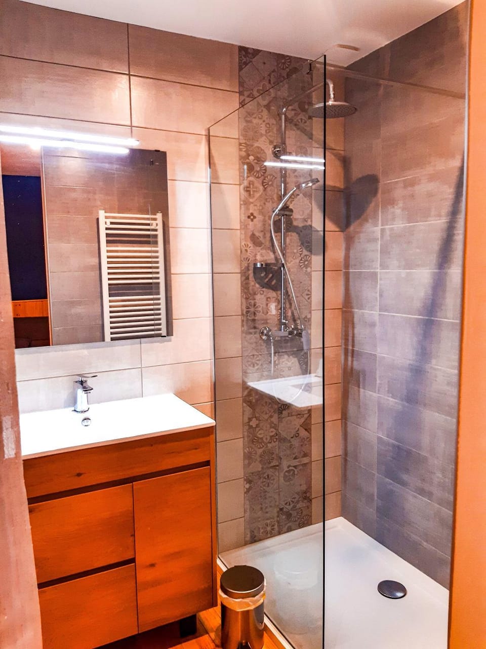 Bathroom, Living room