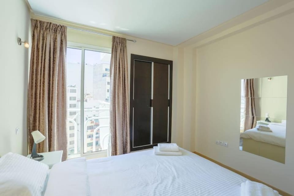 Bed, Photo of the whole room, towels, wardrobe